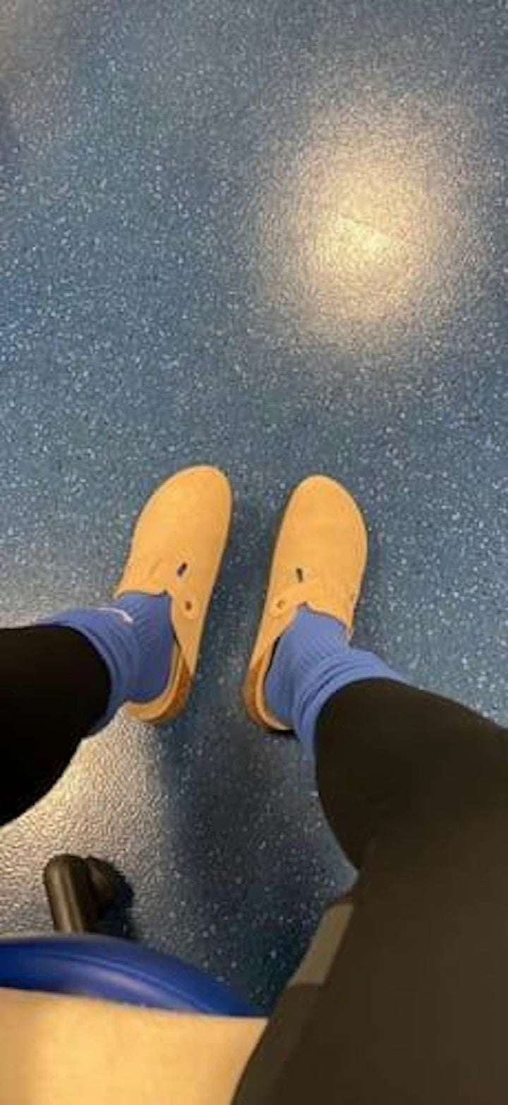 Review by Isabella Schmidt